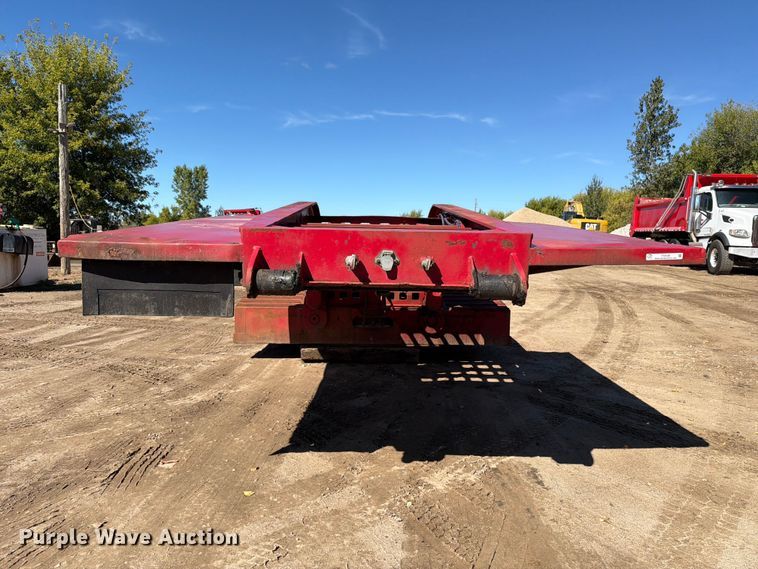 image for item FT8106 1995 Kalyn Siebert 69T3A lowboy equipment trailer