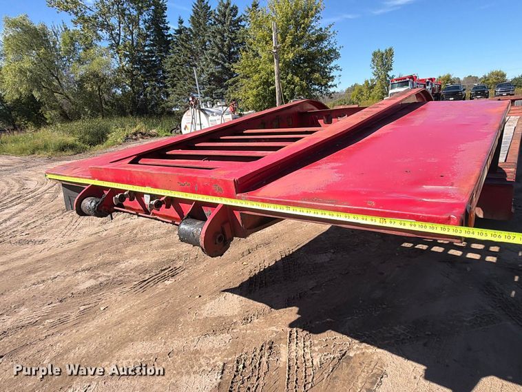 image for item FT8106 1995 Kalyn Siebert 69T3A lowboy equipment trailer