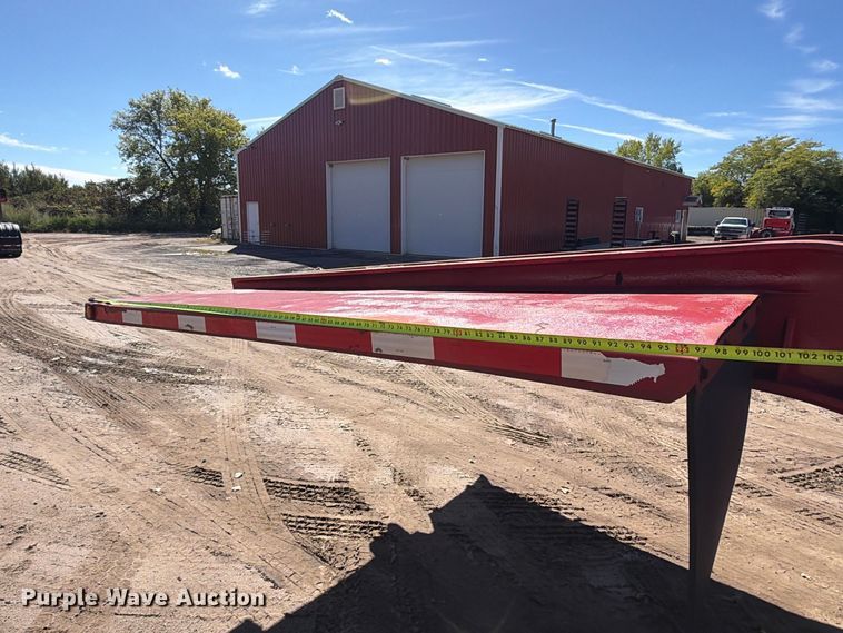 image for item FT8106 1995 Kalyn Siebert 69T3A lowboy equipment trailer