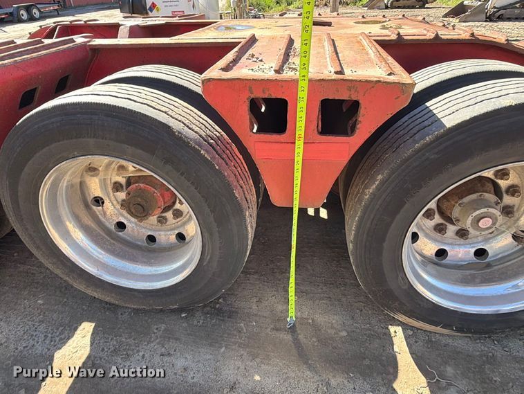 image for item FT8106 1995 Kalyn Siebert 69T3A lowboy equipment trailer