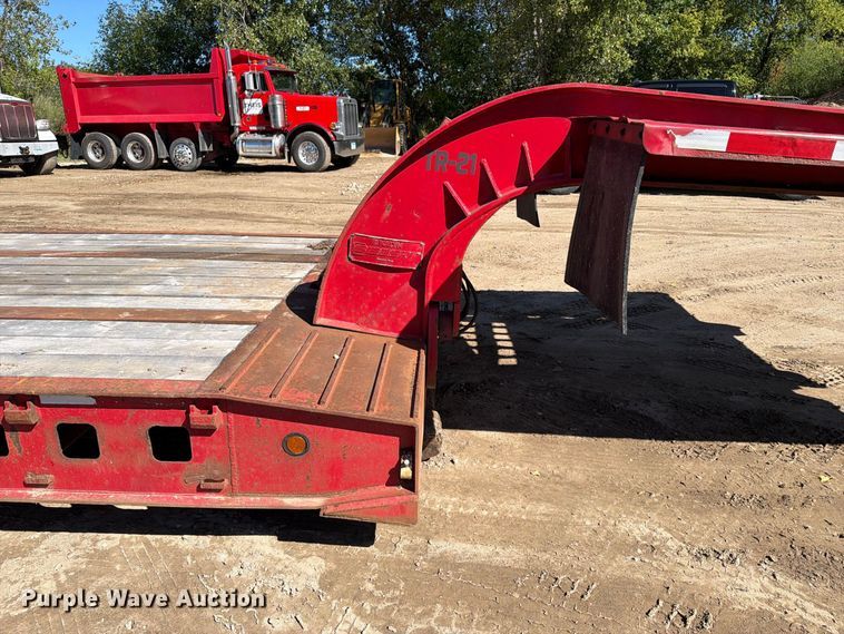 image for item FT8106 1995 Kalyn Siebert 69T3A lowboy equipment trailer