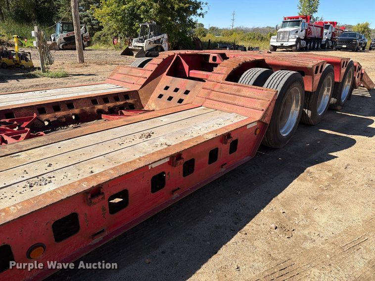 image for item FT8106 1995 Kalyn Siebert 69T3A lowboy equipment trailer