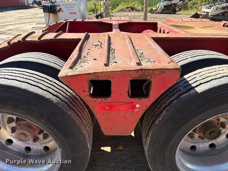 image for item FT8106 1995 Kalyn Siebert 69T3A lowboy equipment trailer