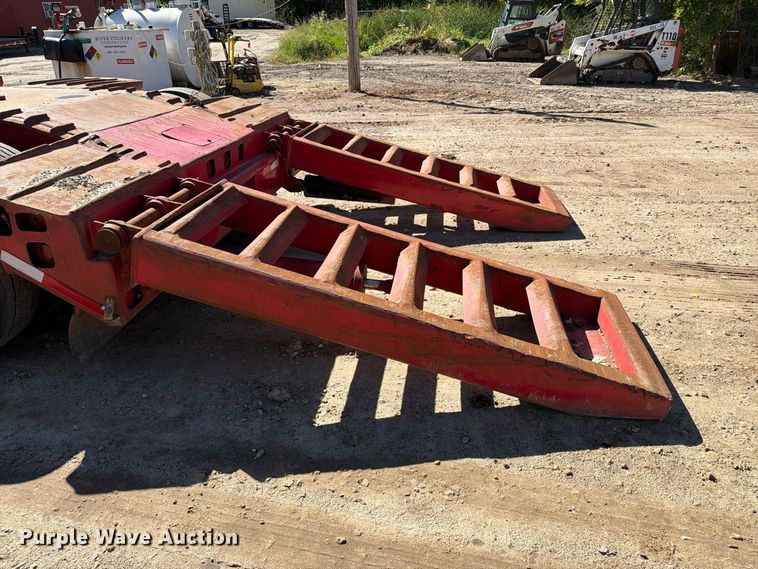 image for item FT8106 1995 Kalyn Siebert 69T3A lowboy equipment trailer