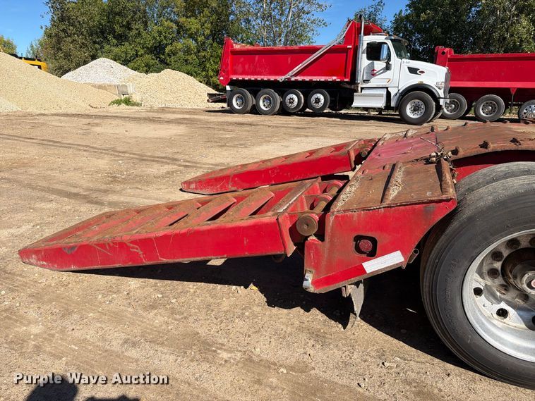 image for item FT8106 1995 Kalyn Siebert 69T3A lowboy equipment trailer