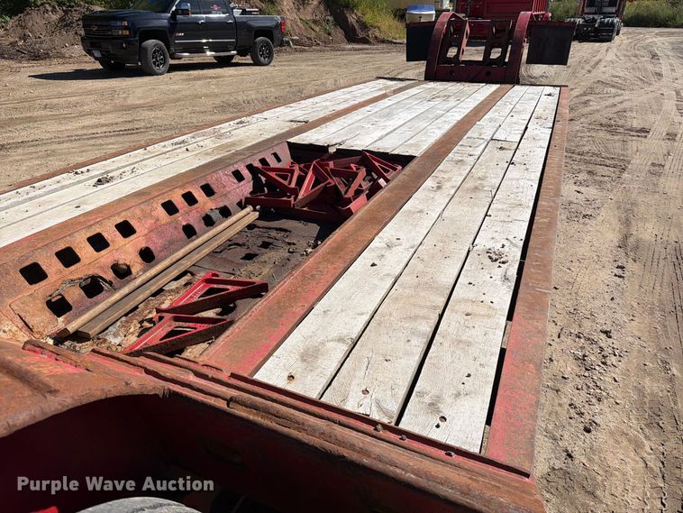 image for item FT8106 1995 Kalyn Siebert 69T3A lowboy equipment trailer