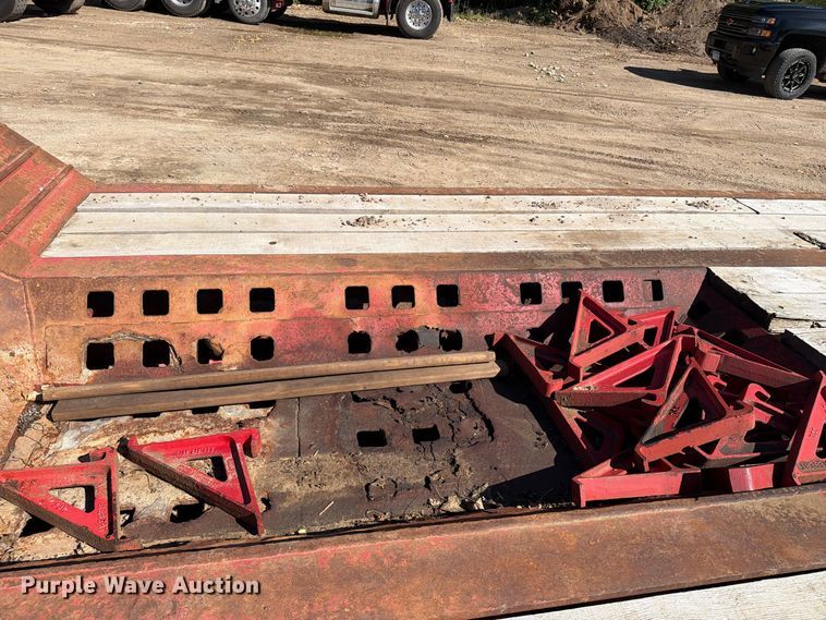 image for item FT8106 1995 Kalyn Siebert 69T3A lowboy equipment trailer
