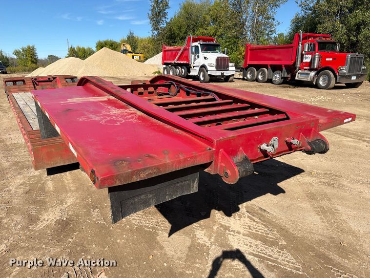 image for item FT8106 1995 Kalyn Siebert 69T3A lowboy equipment trailer