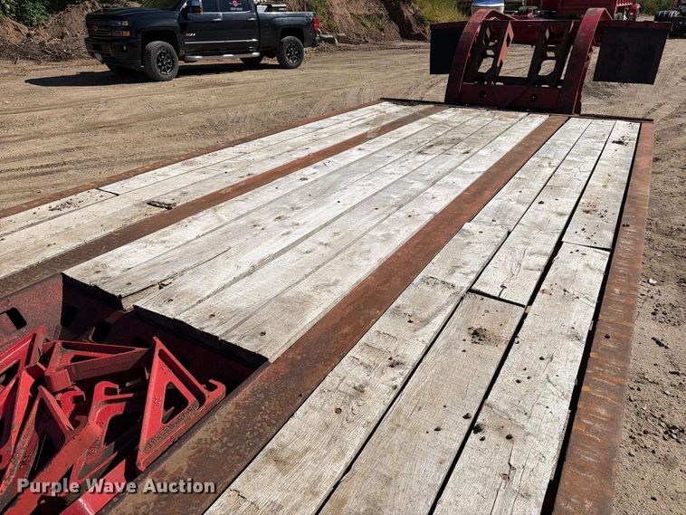 image for item FT8106 1995 Kalyn Siebert 69T3A lowboy equipment trailer