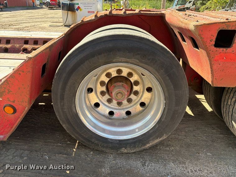 image for item FT8106 1995 Kalyn Siebert 69T3A lowboy equipment trailer