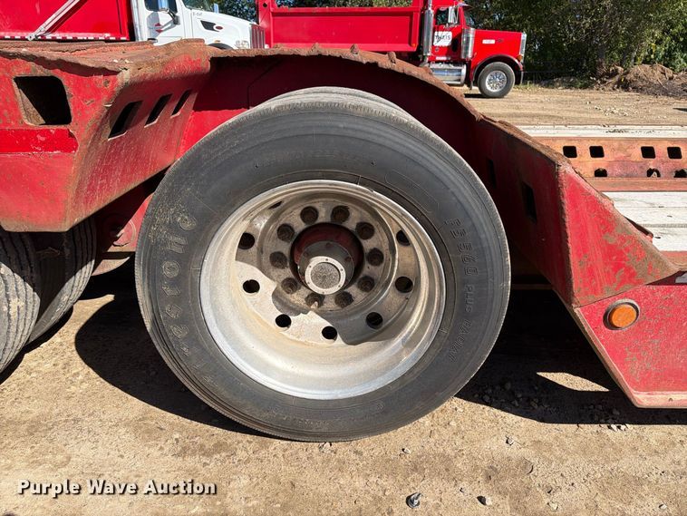 image for item FT8106 1995 Kalyn Siebert 69T3A lowboy equipment trailer