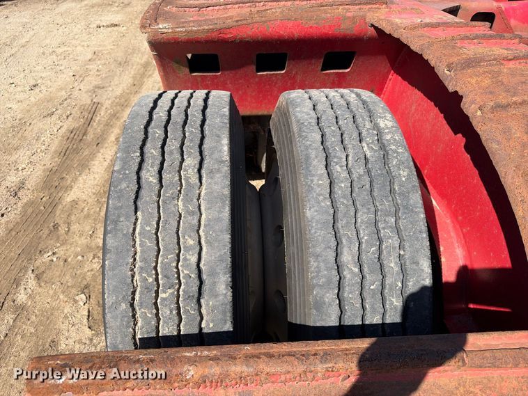 image for item FT8106 1995 Kalyn Siebert 69T3A lowboy equipment trailer