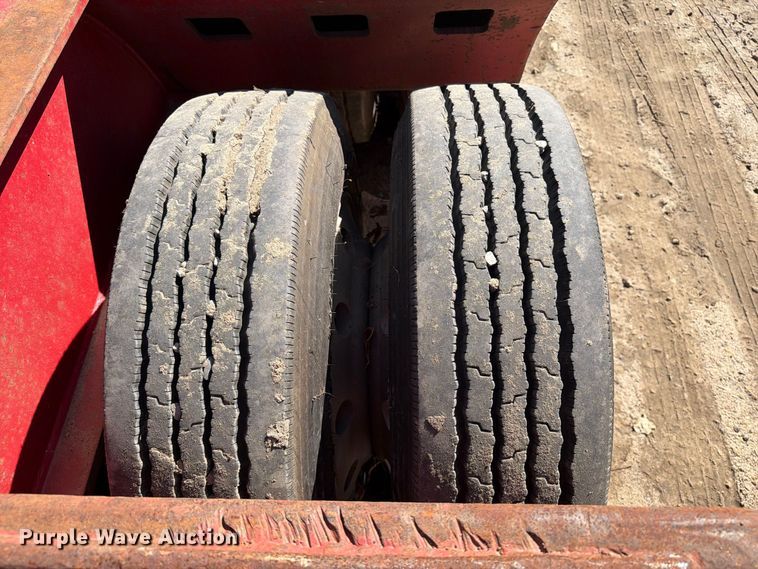 image for item FT8106 1995 Kalyn Siebert 69T3A lowboy equipment trailer