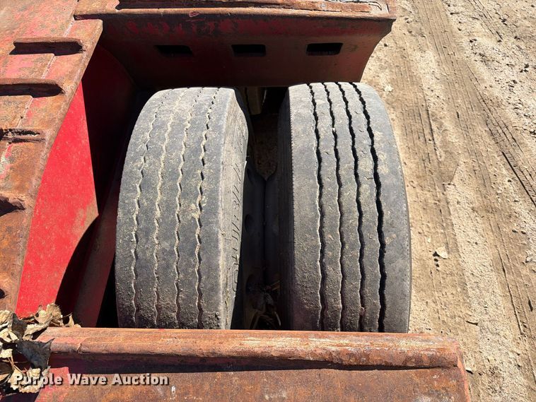 image for item FT8106 1995 Kalyn Siebert 69T3A lowboy equipment trailer