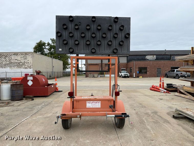 image for item FT8112 2003 Ver-Mac ST-4825 arrow board trailer