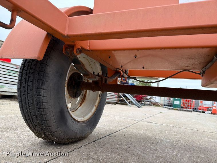 image for item FT8112 2003 Ver-Mac ST-4825 arrow board trailer