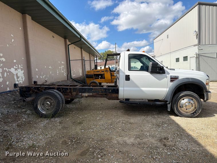 image for item FT8125 2008 Ford F450 Super Duty truck cab and chassis