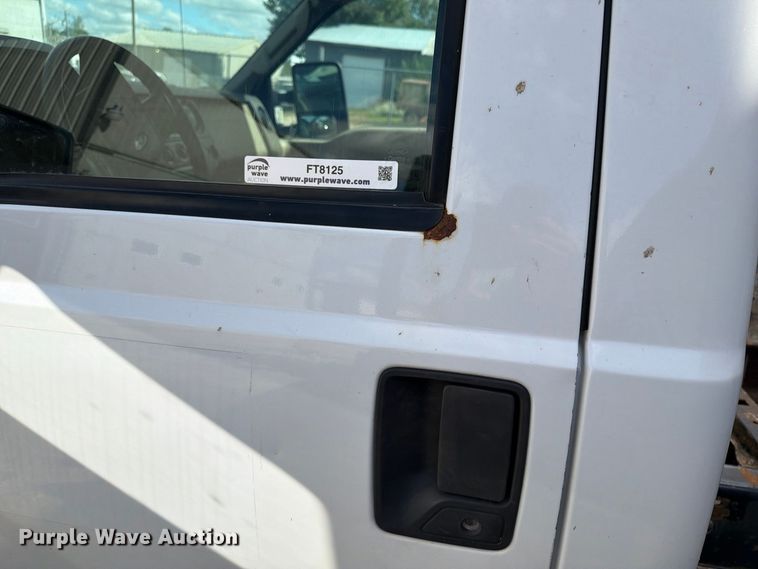 image for item FT8125 2008 Ford F450 Super Duty truck cab and chassis