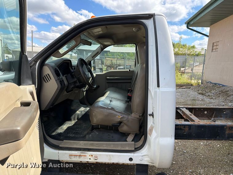 image for item FT8125 2008 Ford F450 Super Duty truck cab and chassis