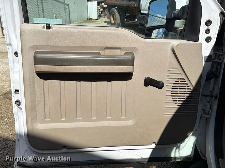 image for item FT8125 2008 Ford F450 Super Duty truck cab and chassis