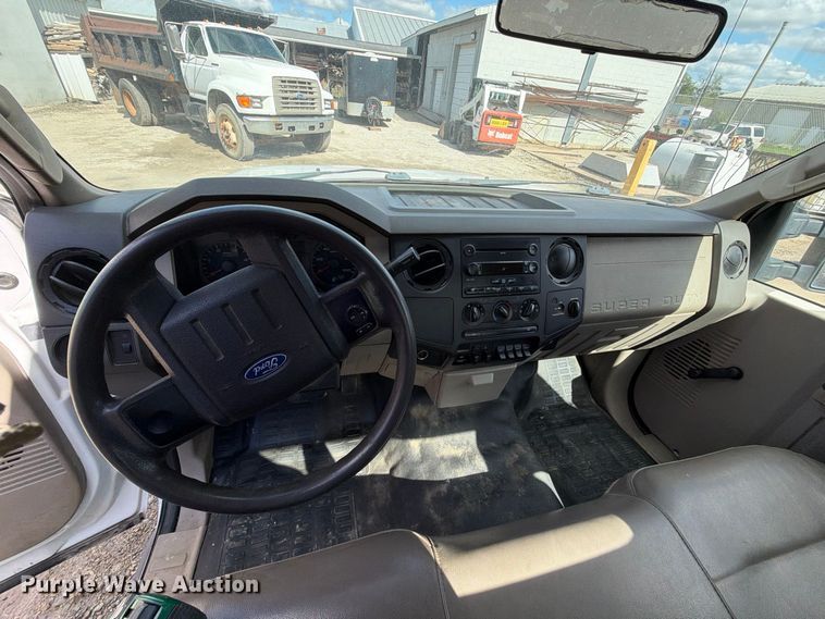image for item FT8125 2008 Ford F450 Super Duty truck cab and chassis