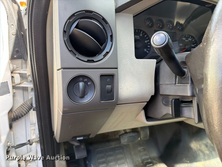 image for item FT8125 2008 Ford F450 Super Duty truck cab and chassis