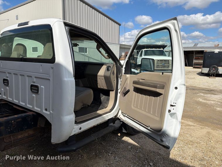 image for item FT8125 2008 Ford F450 Super Duty truck cab and chassis