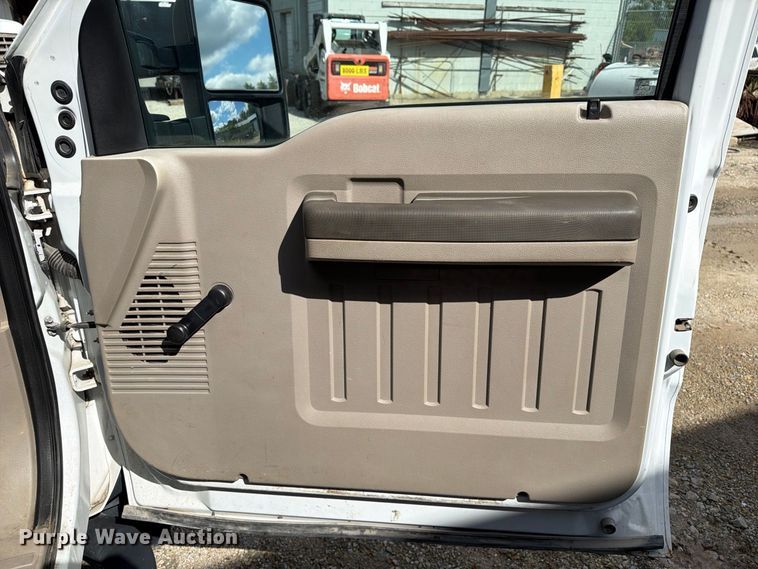 image for item FT8125 2008 Ford F450 Super Duty truck cab and chassis