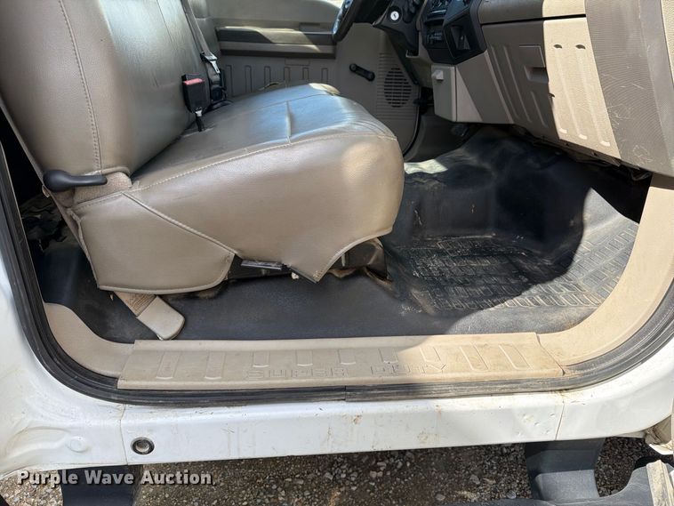 image for item FT8125 2008 Ford F450 Super Duty truck cab and chassis