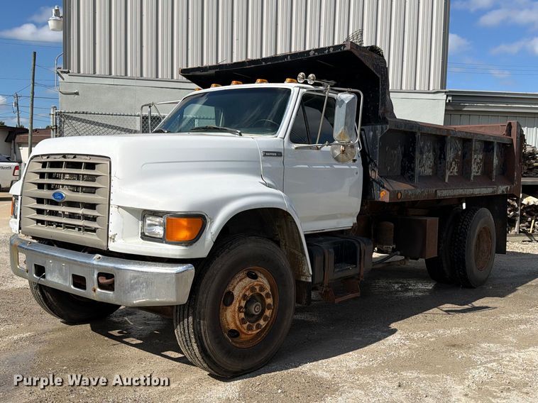 image for item FT8126 1999 Ford F-800 dump truck