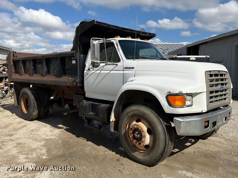 image for item FT8126 1999 Ford F-800 dump truck