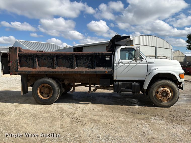 image for item FT8126 1999 Ford F-800 dump truck