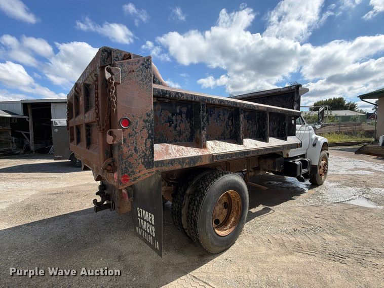 image for item FT8126 1999 Ford F-800 dump truck