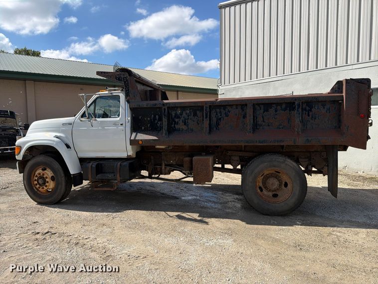 image for item FT8126 1999 Ford F-800 dump truck