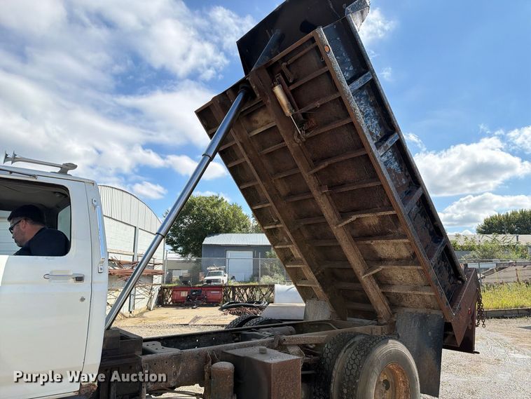 image for item FT8126 1999 Ford F-800 dump truck