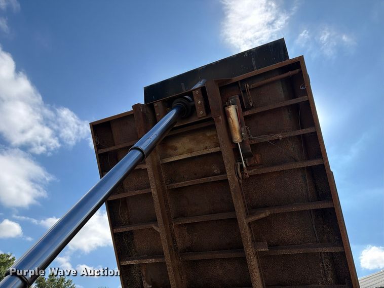 image for item FT8126 1999 Ford F-800 dump truck