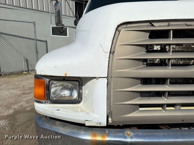 image for item FT8126 1999 Ford F-800 dump truck