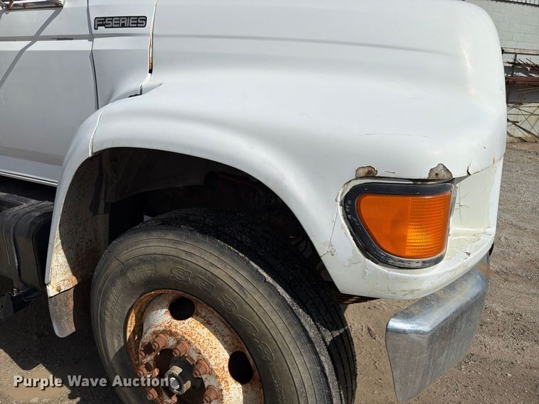 image for item FT8126 1999 Ford F-800 dump truck