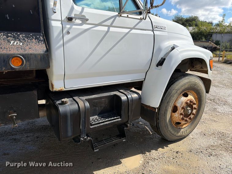 image for item FT8126 1999 Ford F-800 dump truck