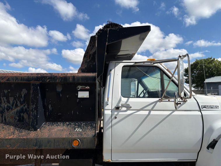 image for item FT8126 1999 Ford F-800 dump truck