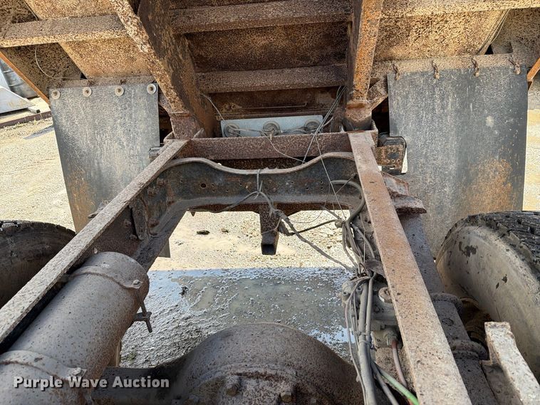 image for item FT8126 1999 Ford F-800 dump truck