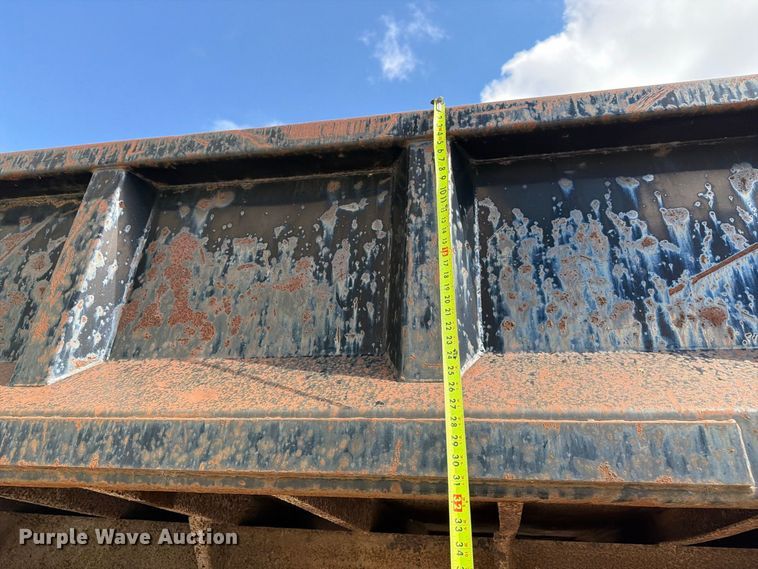 image for item FT8126 1999 Ford F-800 dump truck