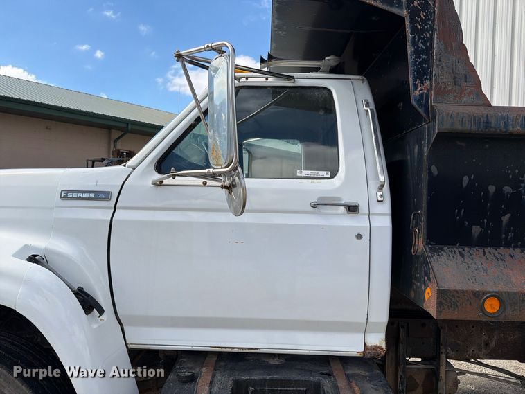 image for item FT8126 1999 Ford F-800 dump truck