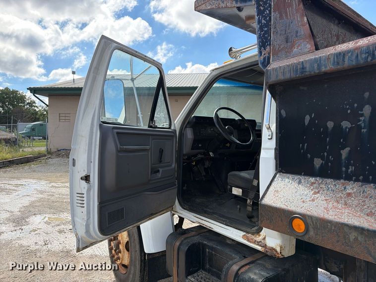 image for item FT8126 1999 Ford F-800 dump truck