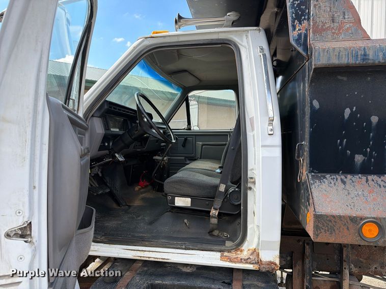 image for item FT8126 1999 Ford F-800 dump truck