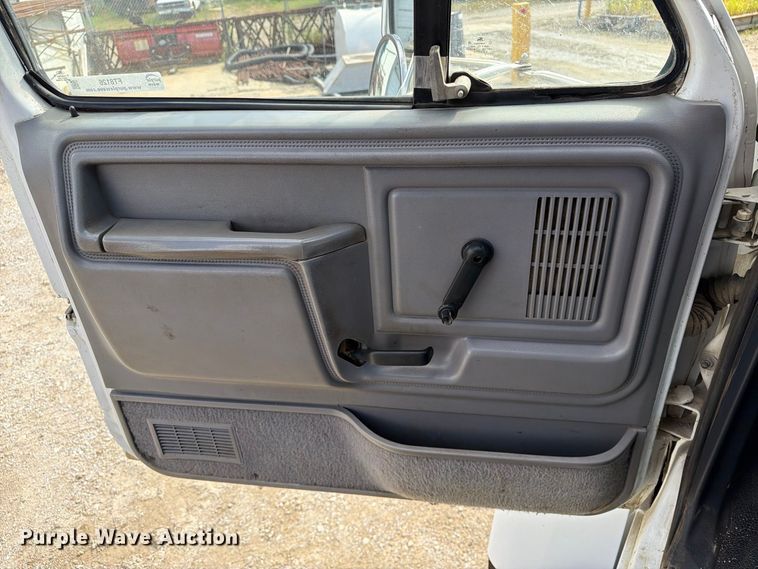 image for item FT8126 1999 Ford F-800 dump truck