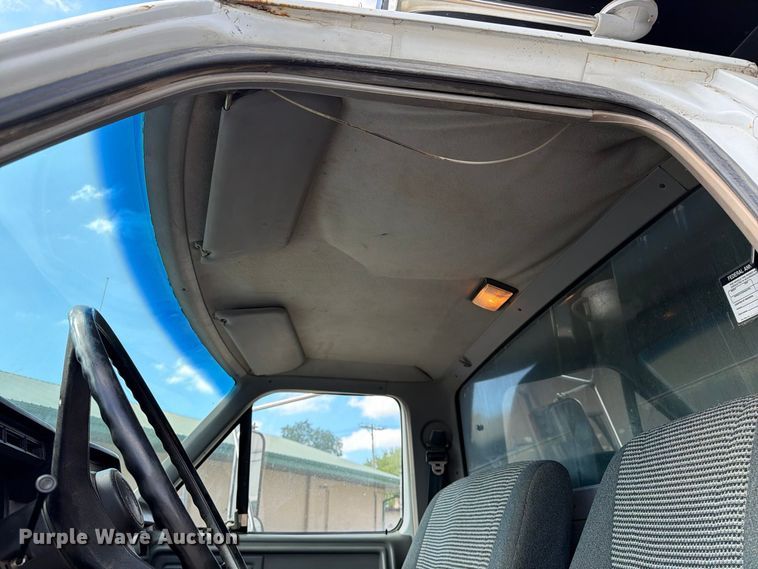 image for item FT8126 1999 Ford F-800 dump truck