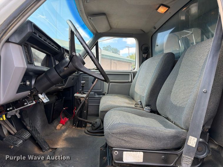 image for item FT8126 1999 Ford F-800 dump truck
