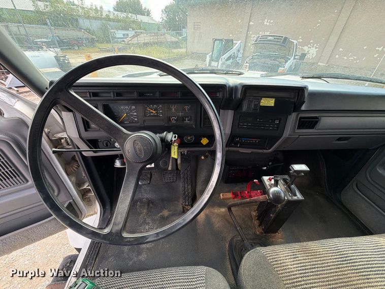 image for item FT8126 1999 Ford F-800 dump truck