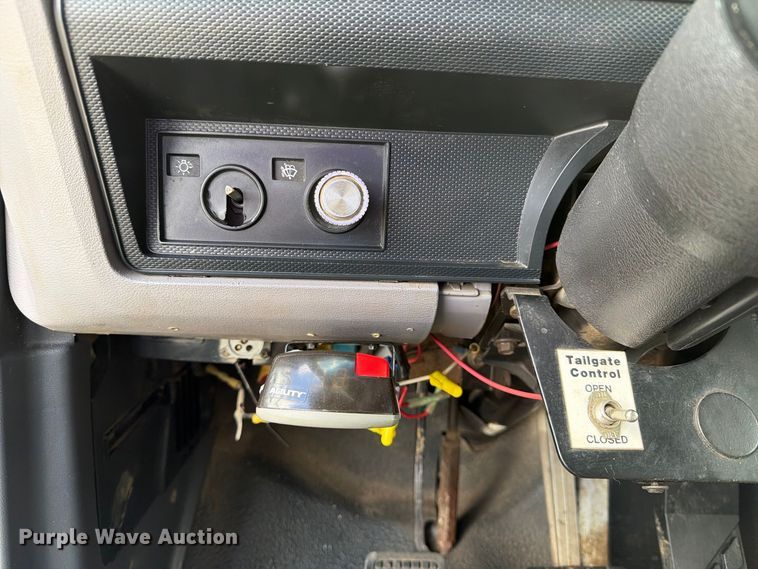 image for item FT8126 1999 Ford F-800 dump truck